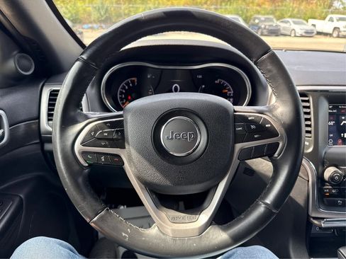 Used 2018 Jeep Grand Cherokee Laredo image 28