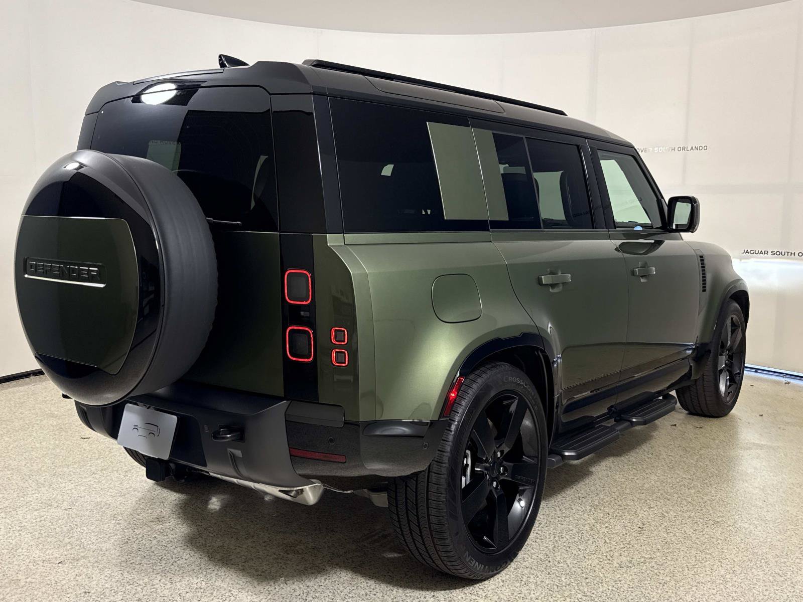 New 2026 Land Rover Defender 110 X-Dynamic SE AWD/4WD image 5