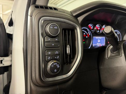 Used 2022 Chevrolet Silverado 2500 LT w/ Convenience Package image 18