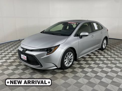 Used 2022 Toyota Corolla XLE FWD image 1