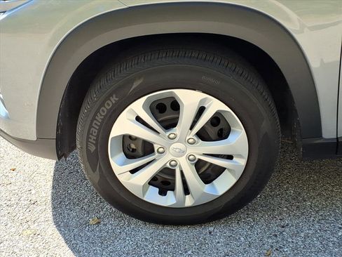 Used 2025 Chevrolet Trax LS image 31