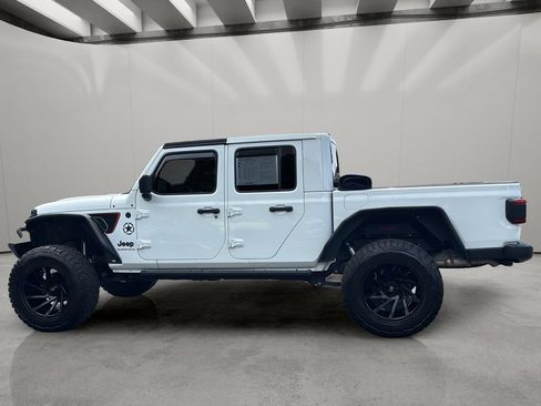 Used 2024 Jeep Gladiator Sport AWD/4WD image 2