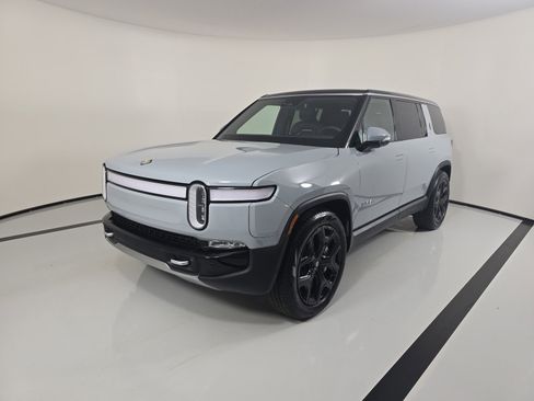 Used 2024 Rivian R1S Adventure image 1