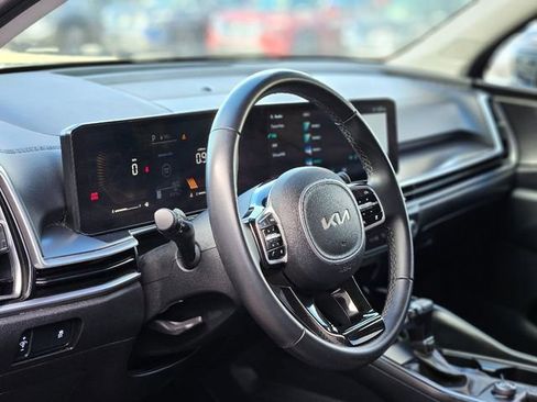 Used 2024 Kia Sorento S image 12