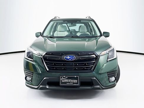 Used 2023 Subaru Forester Premium AWD/4WD image 5
