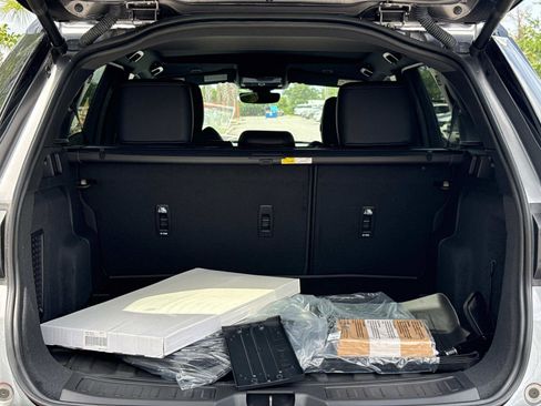 New 2025 Land Rover Discovery Sport Dynamic SE image 11