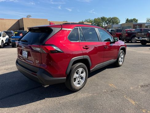 Used 2019 Toyota RAV4 XLE AWD/4WD image 4