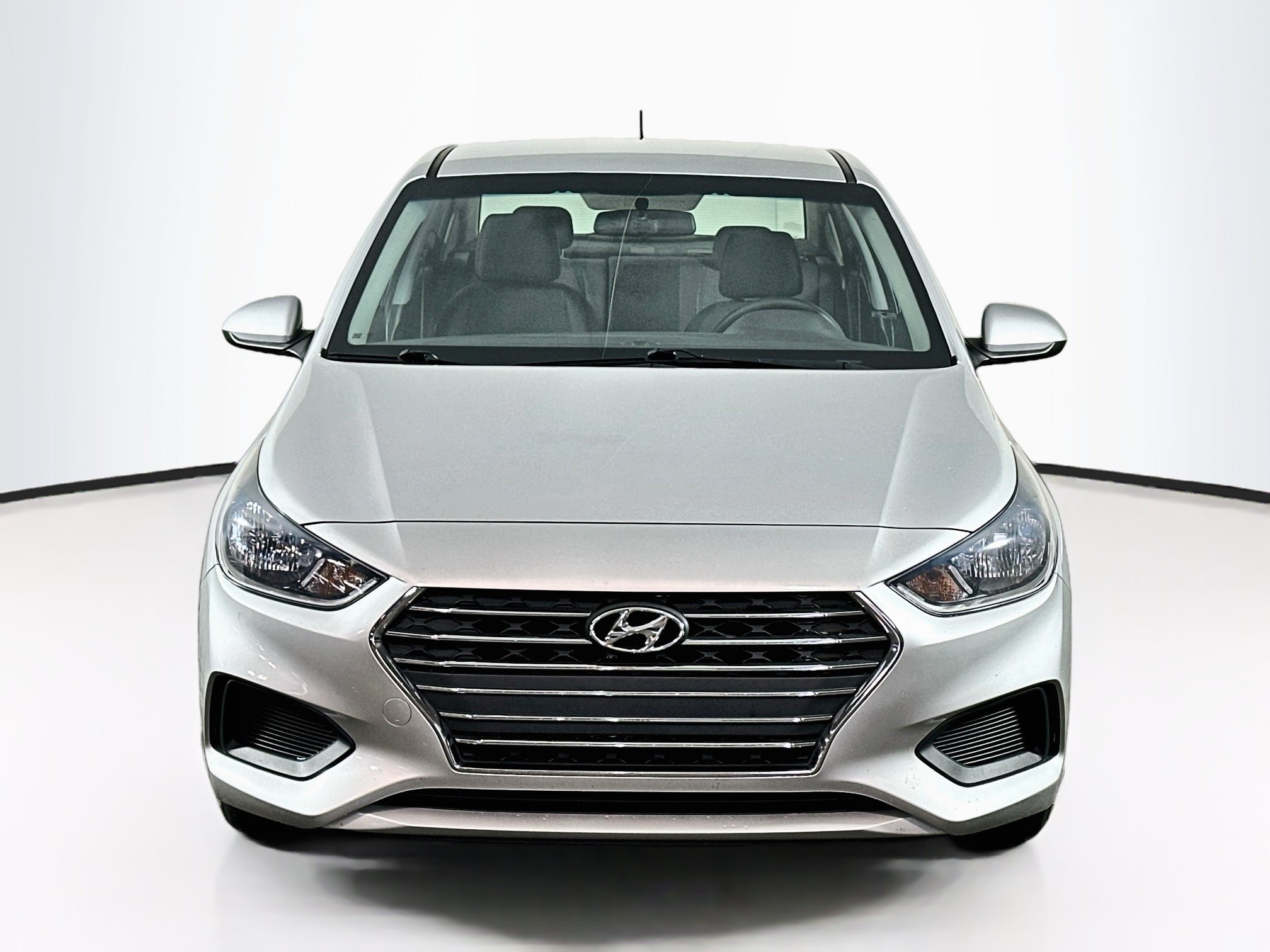 Used 2022 Hyundai Accent SE FWD image 2