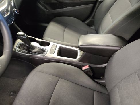 Used 2017 Chevrolet Cruze LS FWD image 26