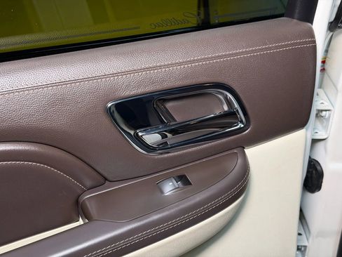 Used 2012 Cadillac Escalade Platinum image 21