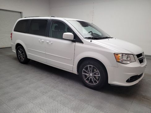 Used 2017 Dodge Grand Caravan SXT FWD image 11