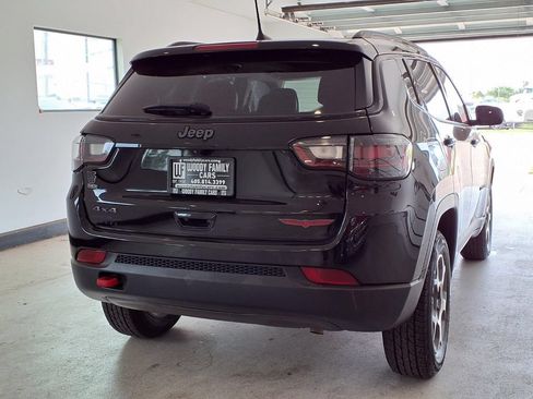 Used 2022 Jeep Compass Trailhawk w/ Trailhawk Elite Group AWD/4WD image 3
