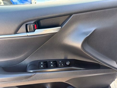 Used 2018 Toyota Camry LE image 30