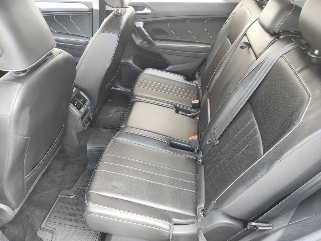 Used 2024 Volkswagen Tiguan SE FWD image 25
