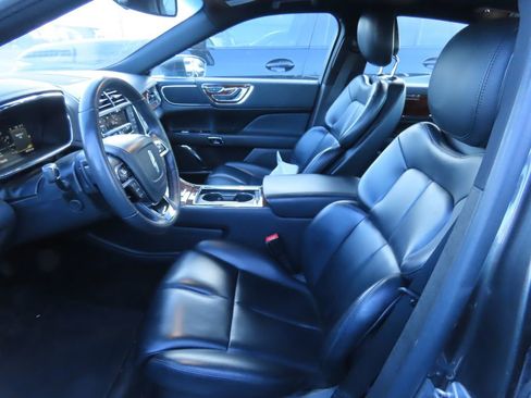 Used 2017 Lincoln Continental Premiere image 10