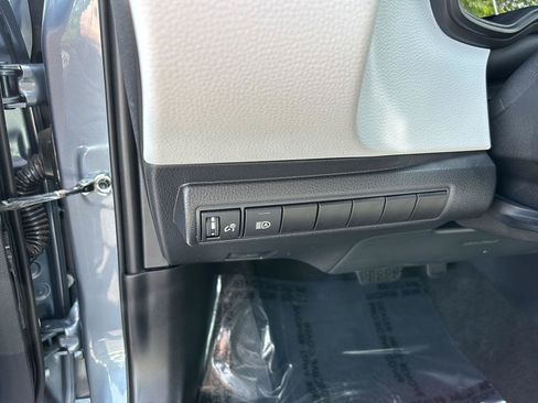 Used 2025 Toyota Corolla SE w/ SE Premium Package FWD image 28