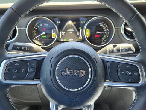 Used 2022 Jeep Wrangler Unlimited Sahara w/ Cold Weather Group AWD/4WD image 16