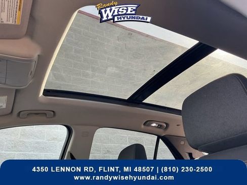 Used 2020 Chevrolet Equinox LT FWD image 3