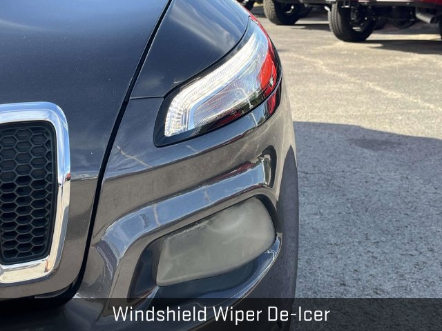 Used 2016 Jeep Cherokee Latitude w/ Cold Weather Group AWD/4WD image 9