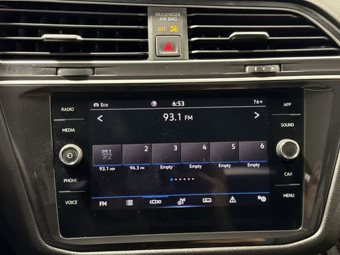 Used 2024 Volkswagen Tiguan SE w/ Panoramic Sunroof Package AWD/4WD image 19