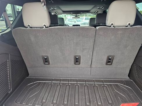 Used 2021 GMC Yukon SLT w/ SLT Premium Package image 32