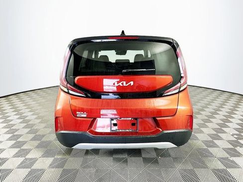 Used 2023 Kia Soul LX image 9
