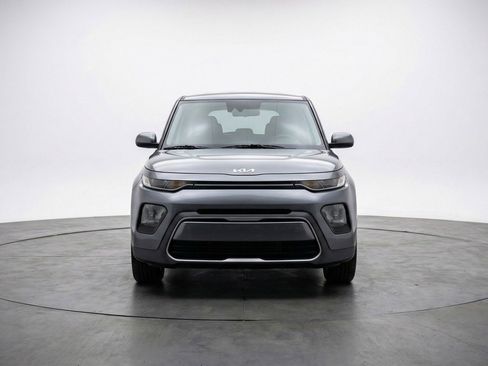 Used 2025 Kia Soul LX w/ LX Technology Package image 2