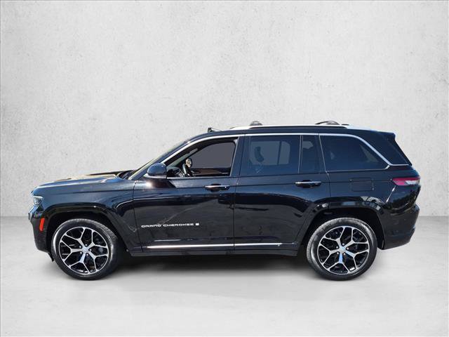 Used 2023 Jeep Grand Cherokee Summit AWD/4WD image 9