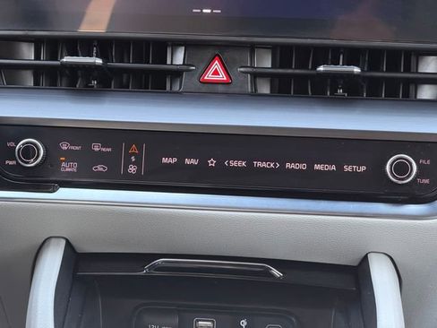 Used 2024 Kia Sportage EX w/ EX Premium Package image 23