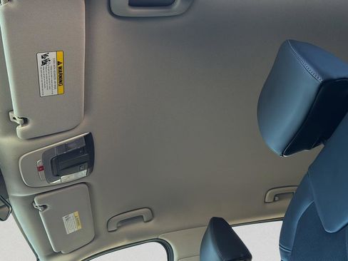 Certified 2025 Kia Sorento S image 21