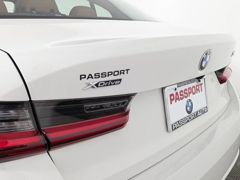 Used 2025 BMW 330i xDrive Sedan w/ Premium Package AWD/4WD image 11