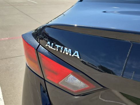 Used 2019 Nissan Altima 2.5 S FWD image 11