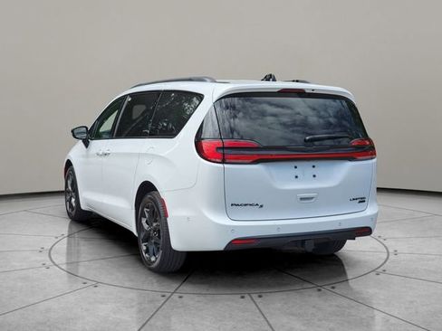 Certified 2023 Chrysler Pacifica Limited w/ S Appearance Package AWD/4WD image 10