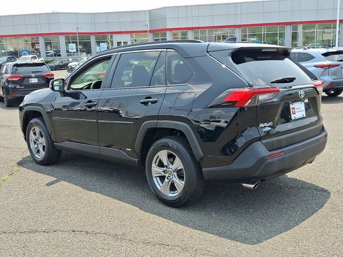 Certified 2022 Toyota RAV4 XLE w/ Convenience Package image 4