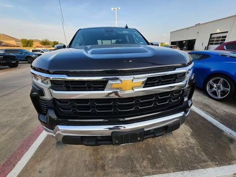 Used 2024 Chevrolet Silverado 1500 LT w/ Convenience Package II RWD image 2