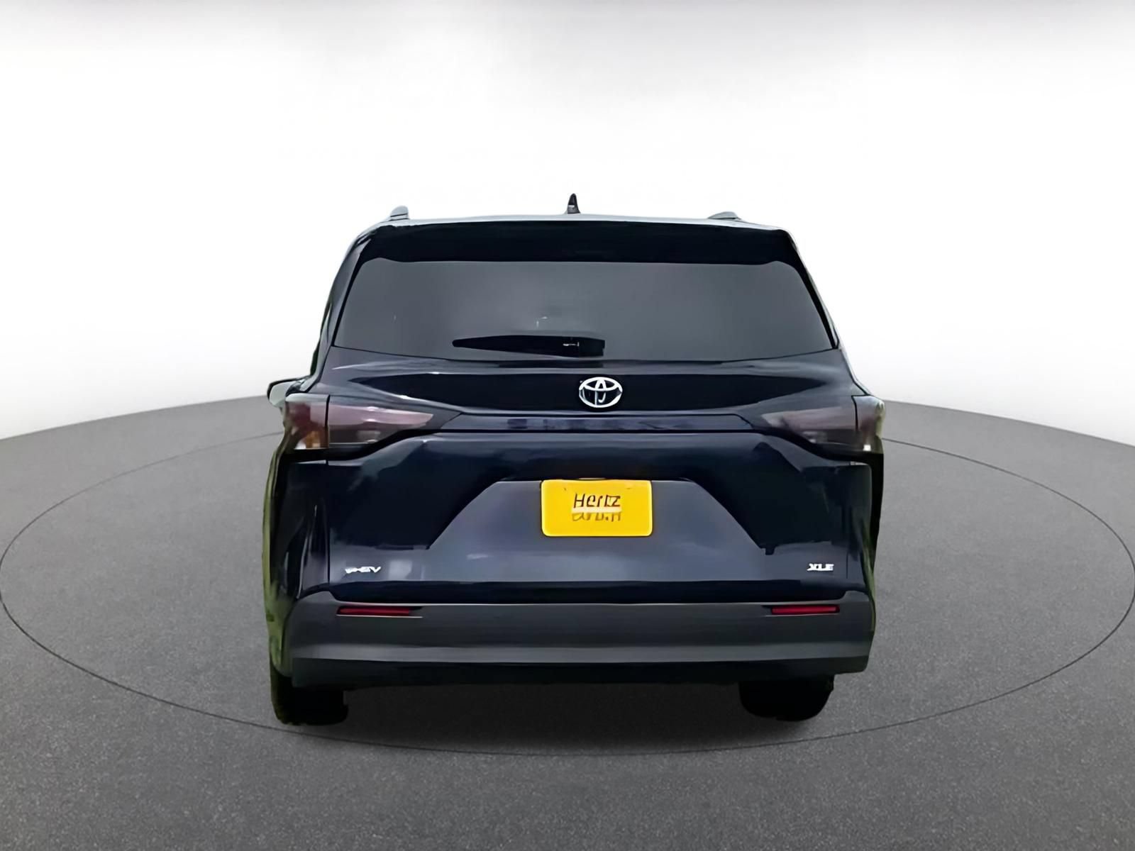 Used 2025 Toyota Sienna XLE FWD image 12