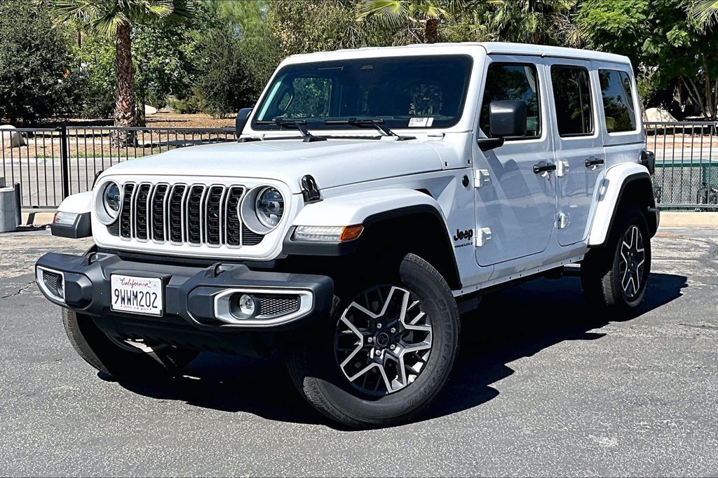 Used 2026 Jeep Wrangler Unlimited Sahara AWD/4WD image 2