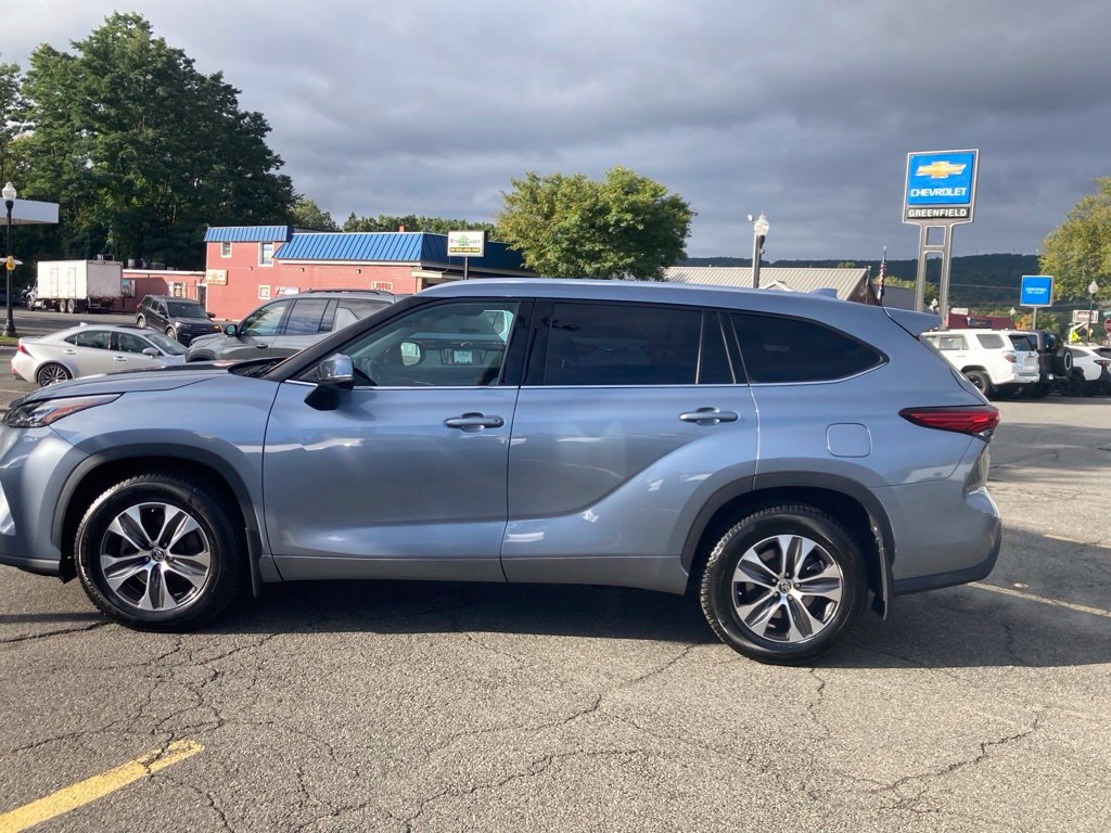Used 2020 Toyota Highlander XLE AWD/4WD image 33