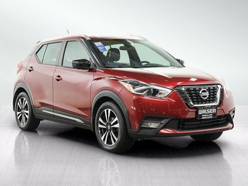 Used 2019 Nissan Kicks SR w/ SR Premium Package FWD image 7