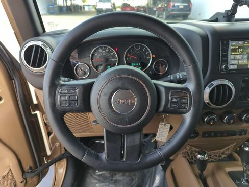 Used 2015 Jeep Wrangler Unlimited Sahara w/ Connectivity Group AWD/4WD image 10
