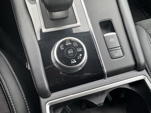 Used 2024 Mitsubishi Outlander SE image 16