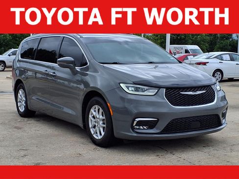 Used 2022 Chrysler Pacifica Touring-L FWD image 1