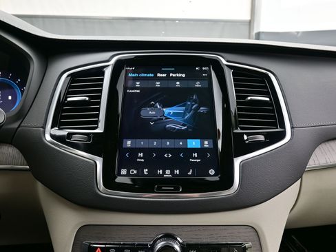Used 2025 Volvo XC90 B6 Ultra w/ Protection Package image 22