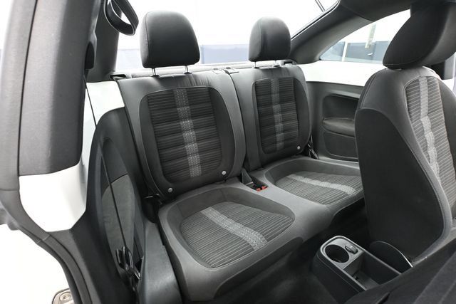Used 2012 Volkswagen Beetle 2.0T FWD image 27