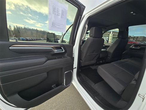 Used 2025 Chevrolet Silverado 2500 LT w/ Convenience Package image 11