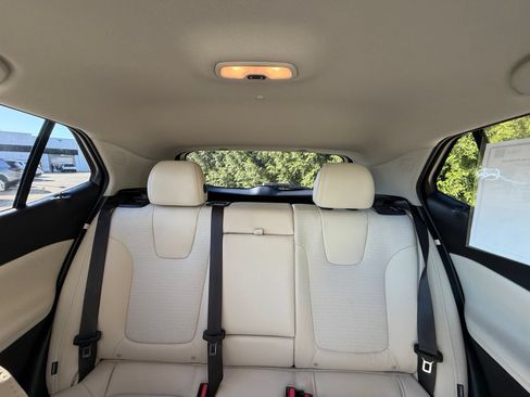 Used 2024 Buick Encore GX Preferred w/ Comfort Package AWD/4WD image 3