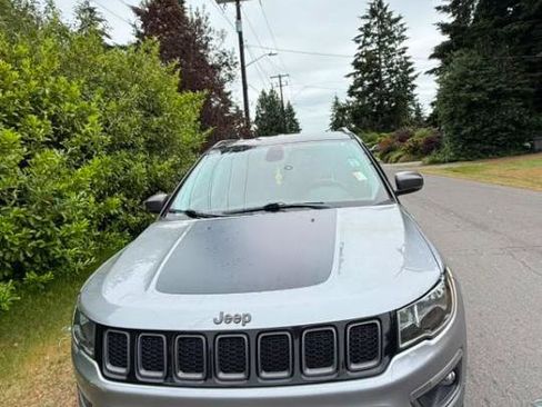 Used 2018 Jeep Compass Trailhawk w/ Leather Interior Group AWD/4WD image 11