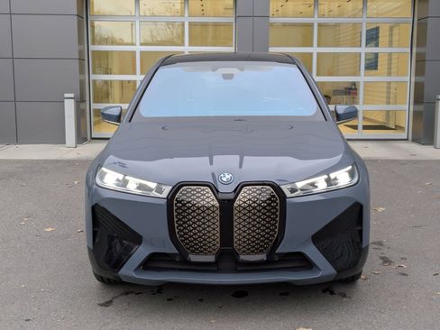 Used 2022 BMW iX xDrive50 w/ Premium Package image 9