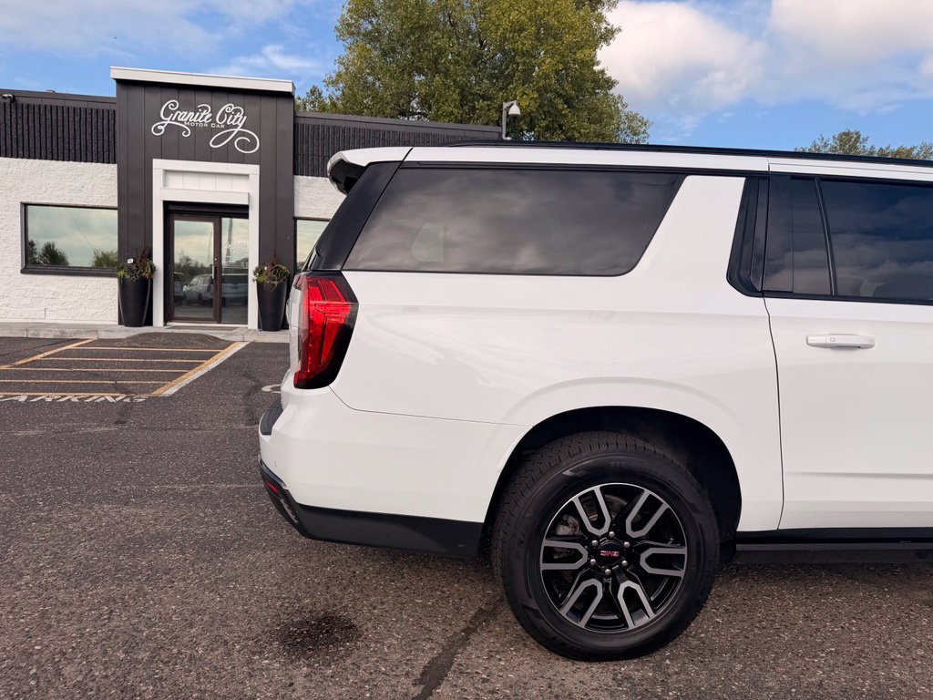 Used 2021 GMC Yukon XL AT4 w/ AT4 Premium Plus Package AWD/4WD image 4