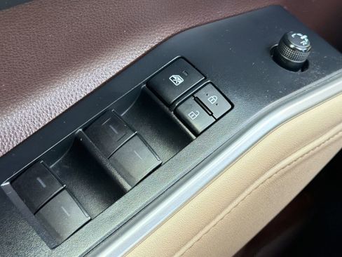 Used 2021 Toyota Highlander XLE FWD image 25